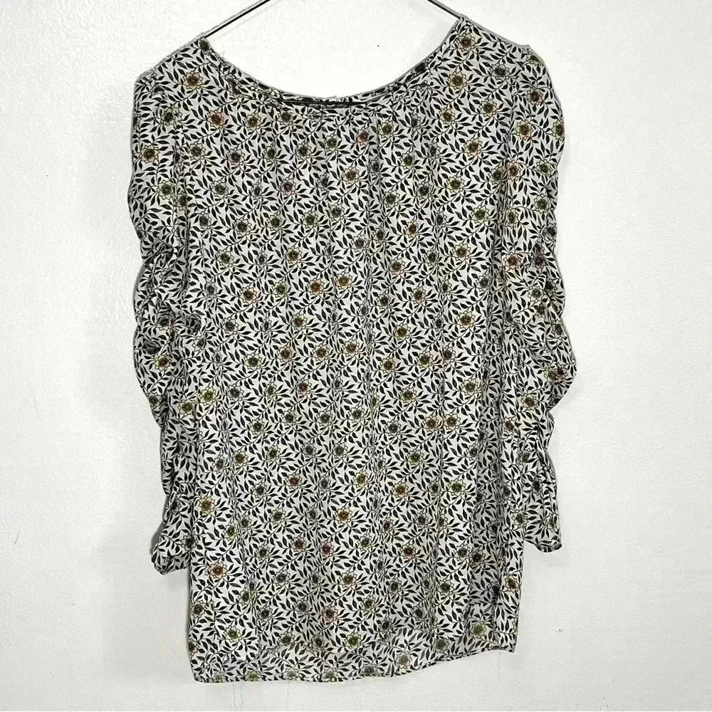 MAX STUDIO White Floral Top with Ruched Sleeves | size small.